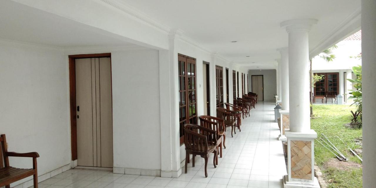 Hotel Sanashtri By Shm Bonorejo ภายนอก รูปภาพ